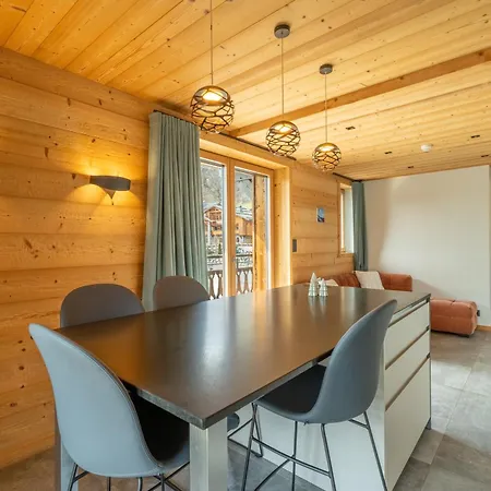 Apartman Gondola & *